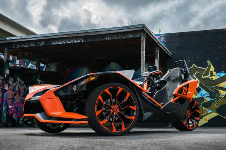  Polaris Slingshot on Forgiato Wheels (F2.16-M) 2017 года  (фото 2 из 6)